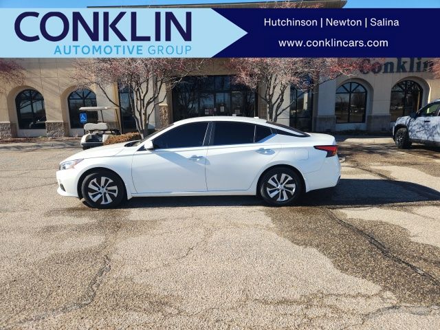 2019 Nissan Altima S's photo