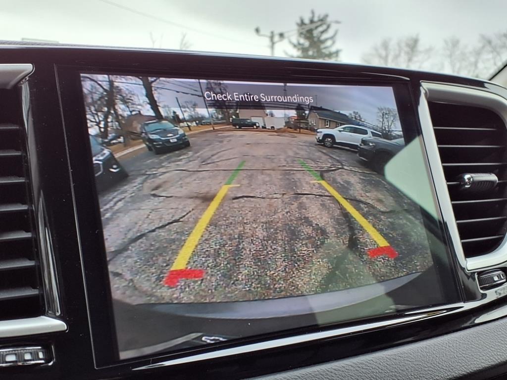 2023 Chrysler Pacifica Touring L photo 13