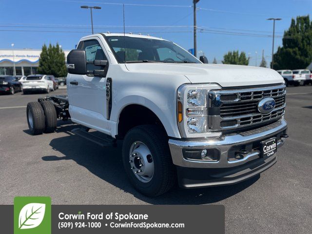 2025 Ford F-350 Super Duty Chassis Cab XL's photo