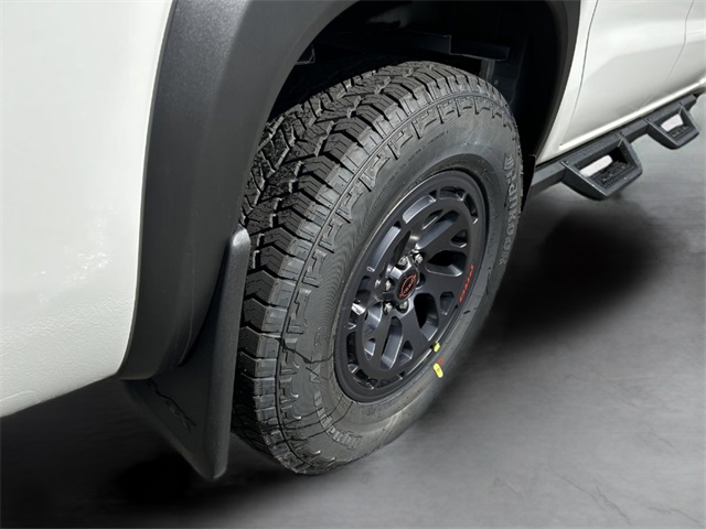 2025 Nissan Frontier PRO-4X photo 13
