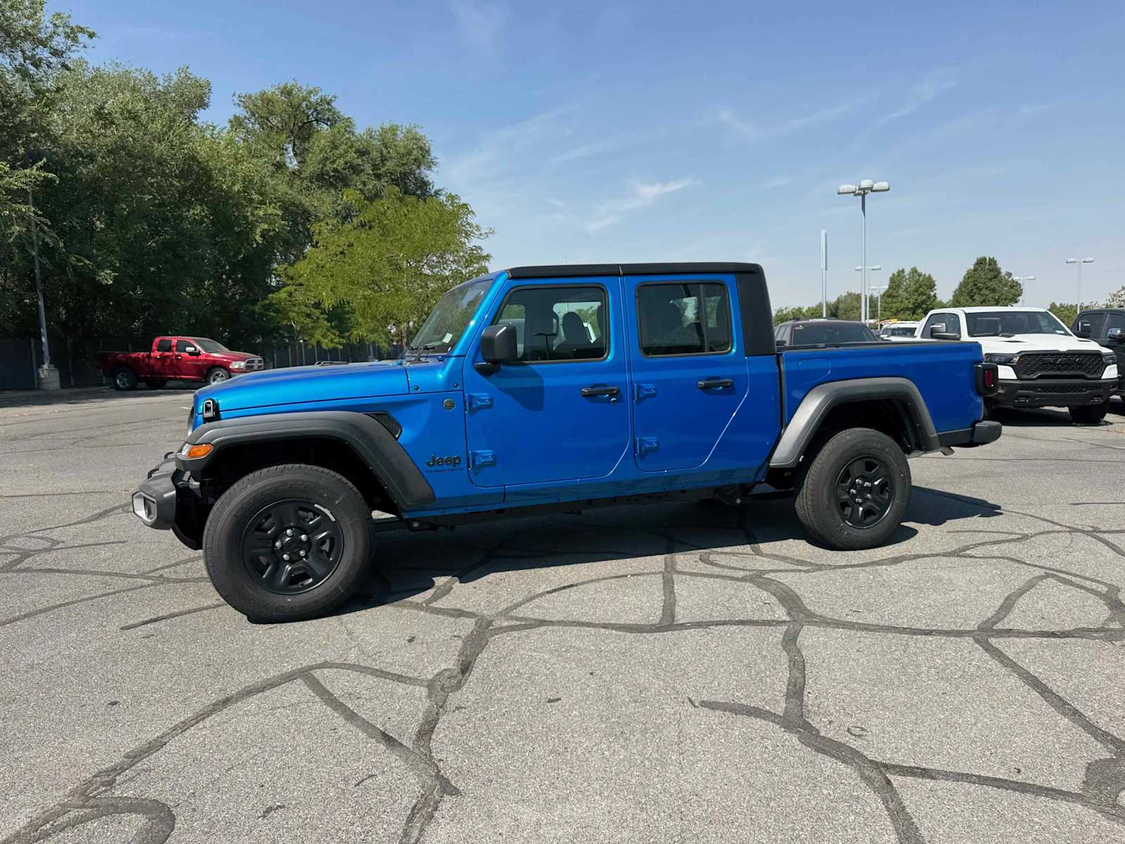 2025 Jeep Gladiator Sport photo 2