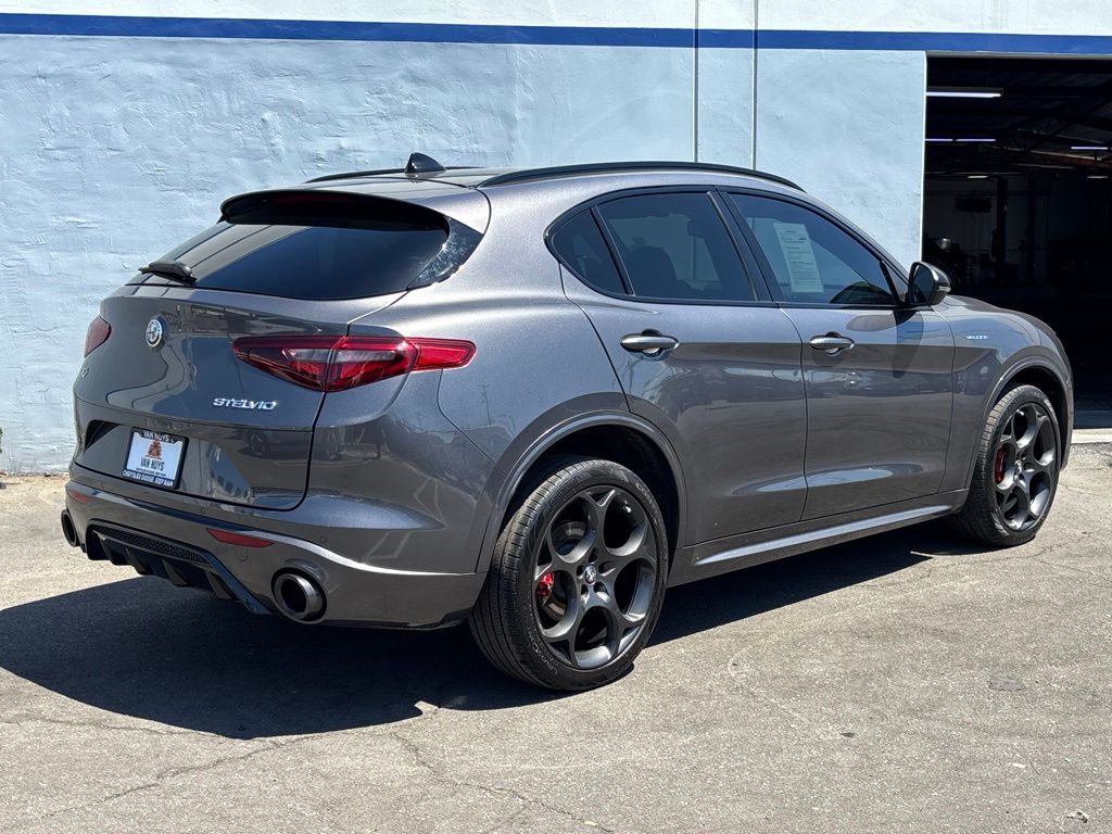 2022 Alfa Romeo Stelvio Ti photo 3