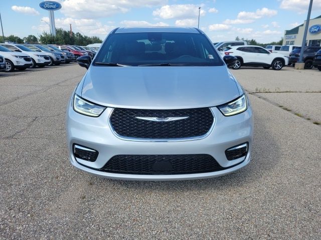 2026 Chrysler Pacifica photo 14