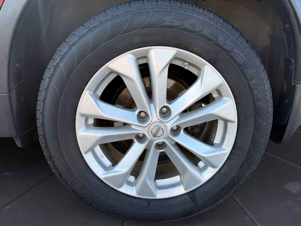 2016 Nissan Rogue SV photo 14