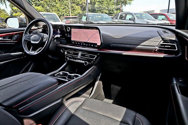 2024 Chevrolet Traverse Z71 photo 2