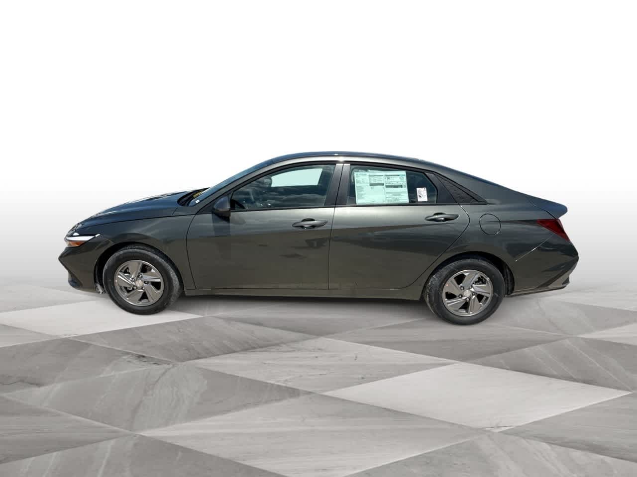 2025 Hyundai Elantra SE photo 4