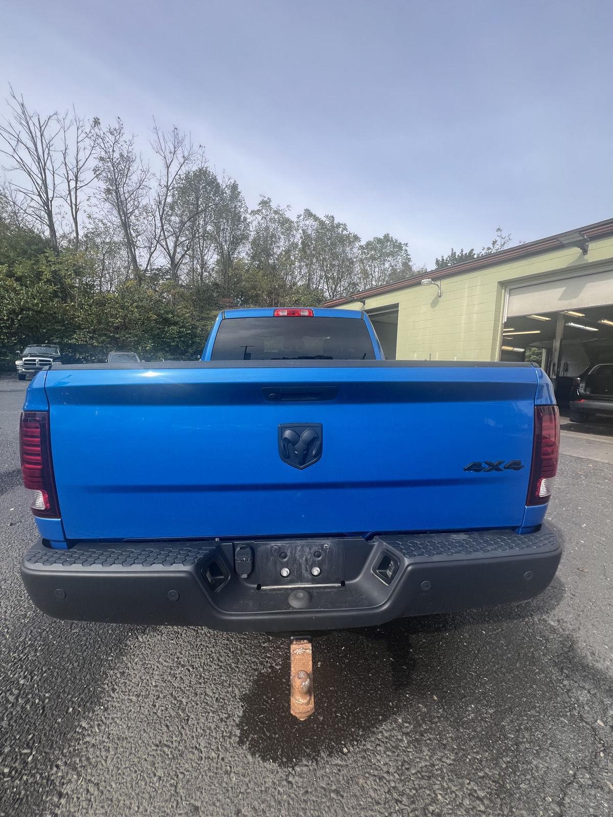 2022 Ram 1500 SLT photo 3