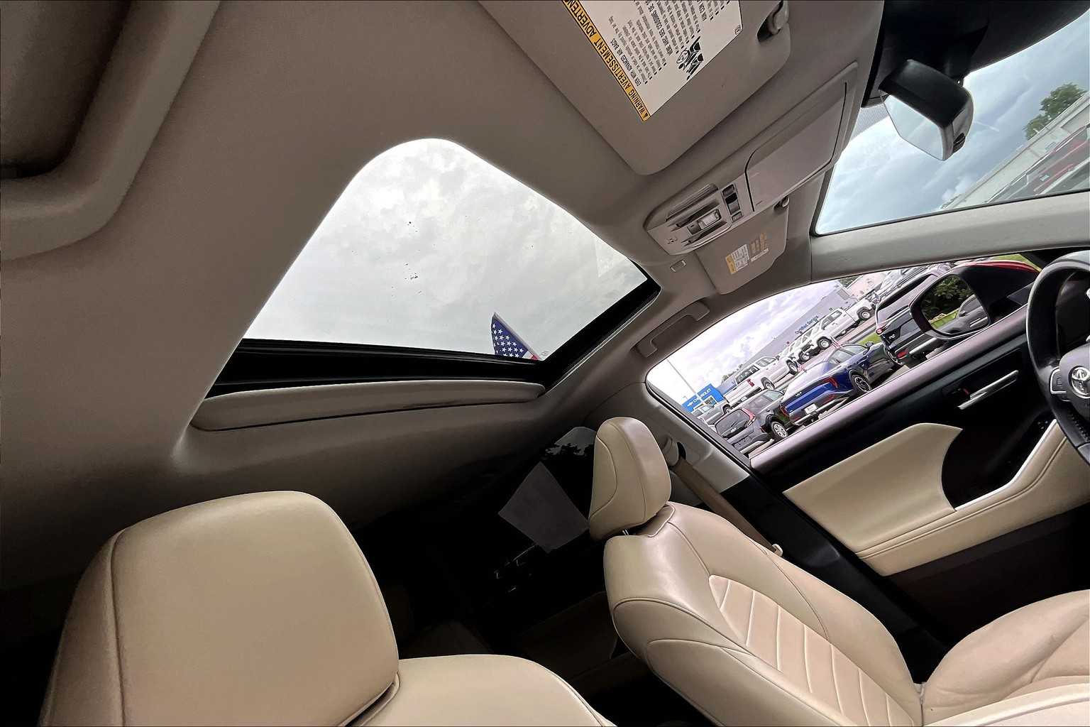 2022 Toyota Highlander XLE photo 13