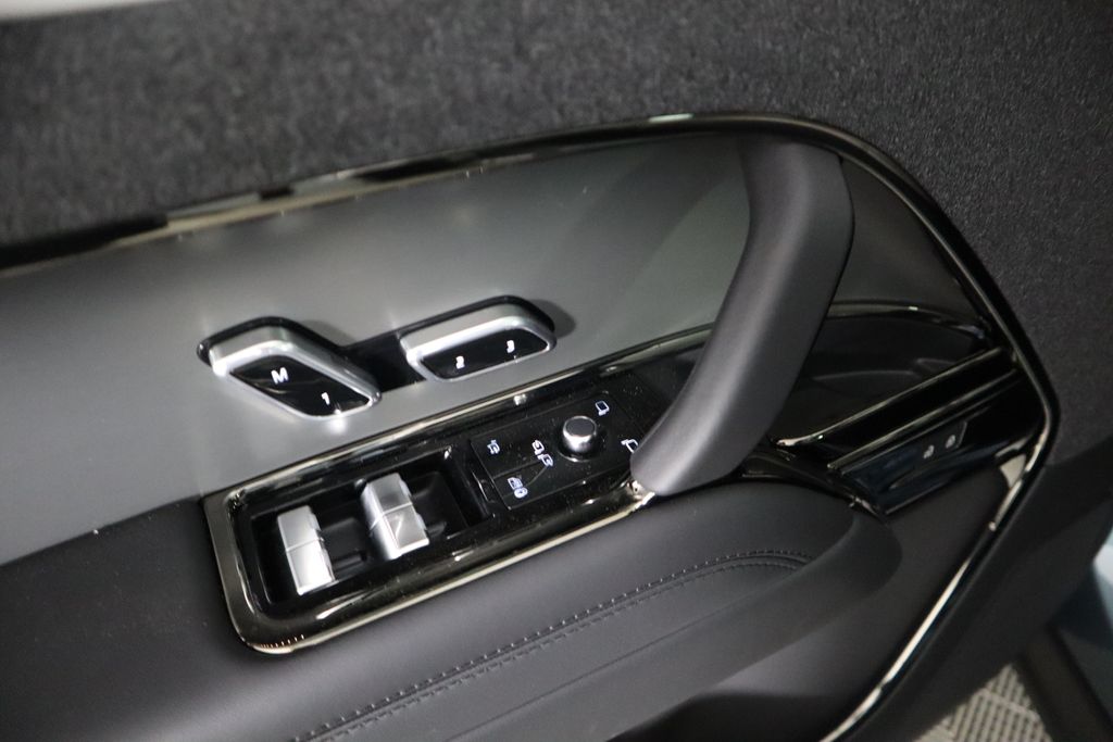 2025 Land Rover Range Rover Sport SE photo 21