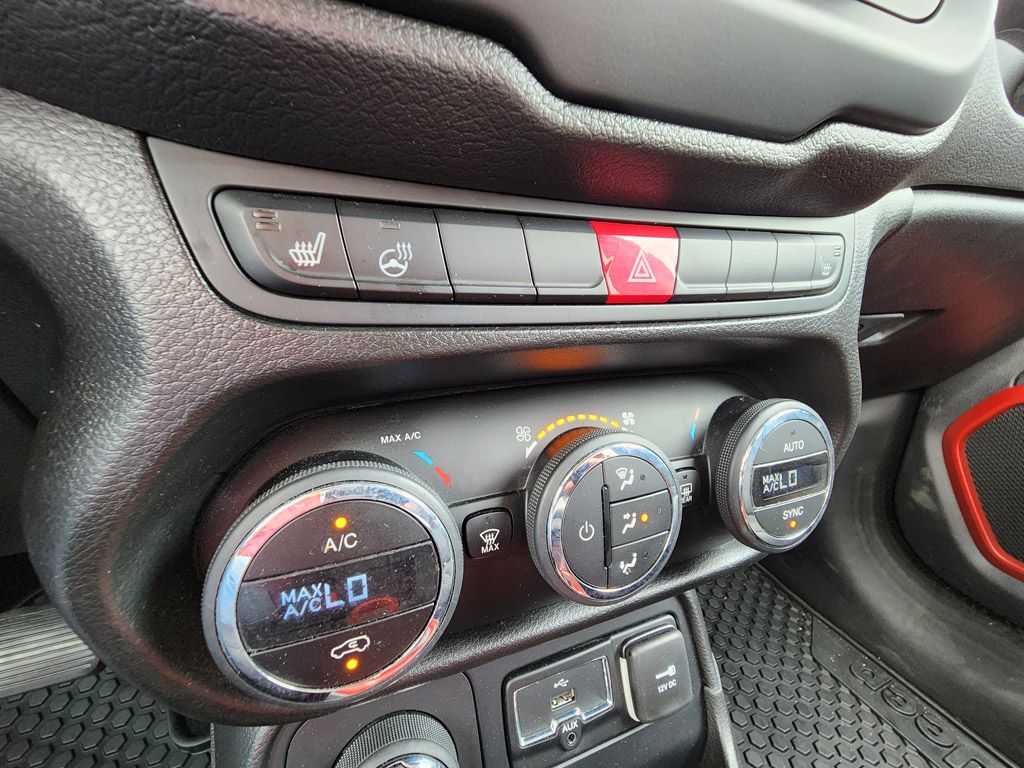2016 Jeep Renegade Trailhawk photo 14