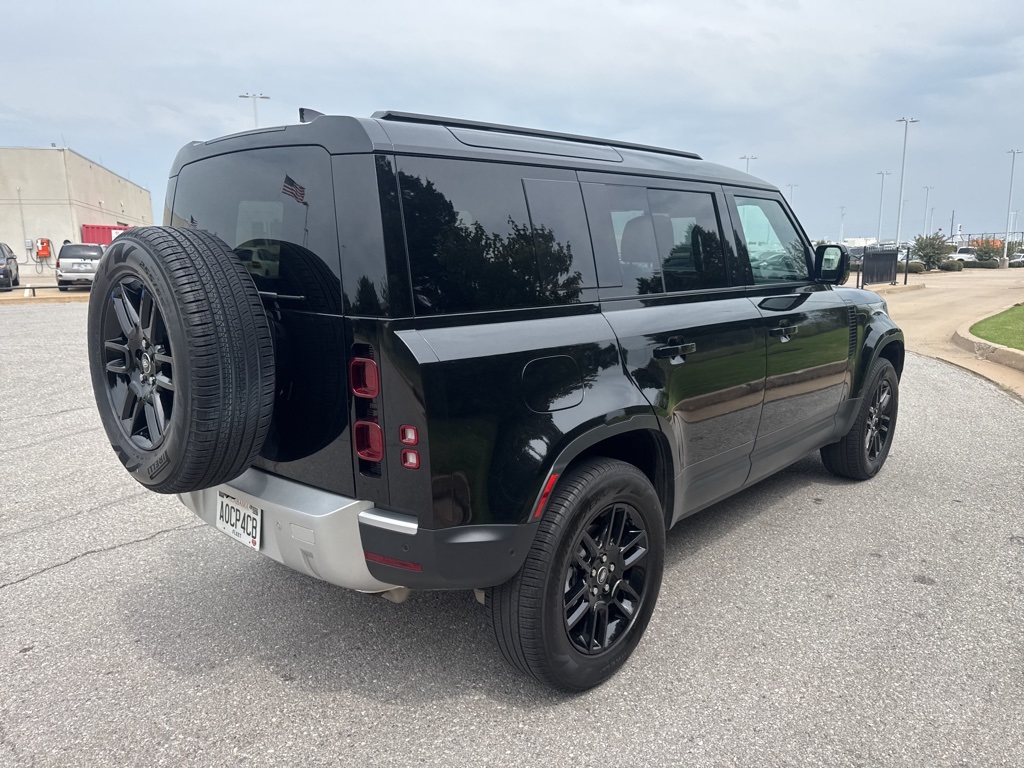 2025 Land Rover Defender 110 S photo 5