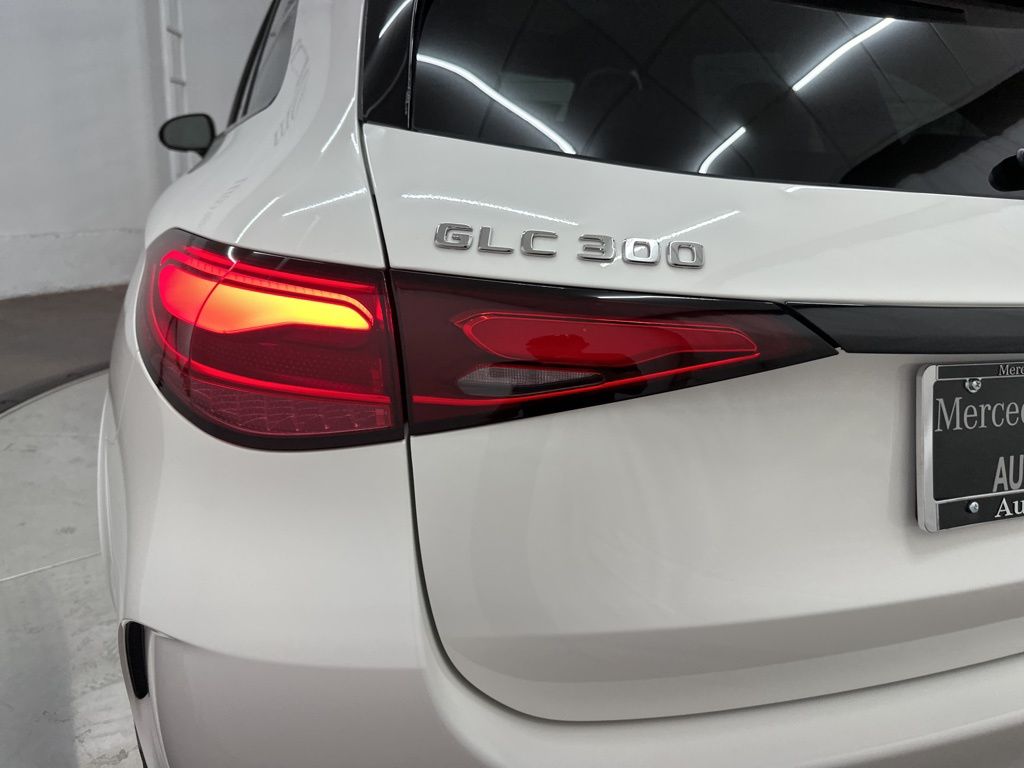 2026 Mercedes Benz GLC 300 photo 24