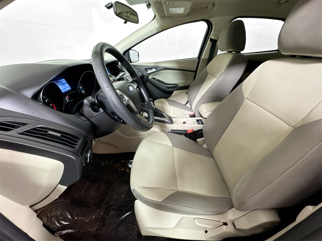 2014 Ford Focus SE photo 6