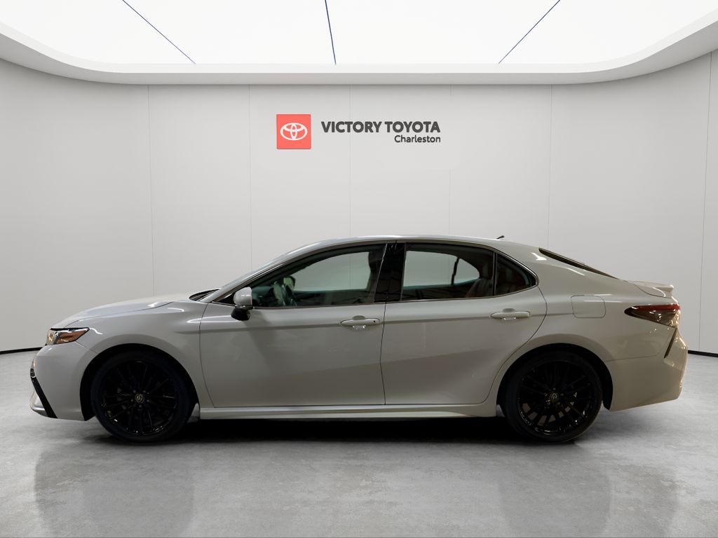 2024 Toyota Camry Hybrid XSE photo 2