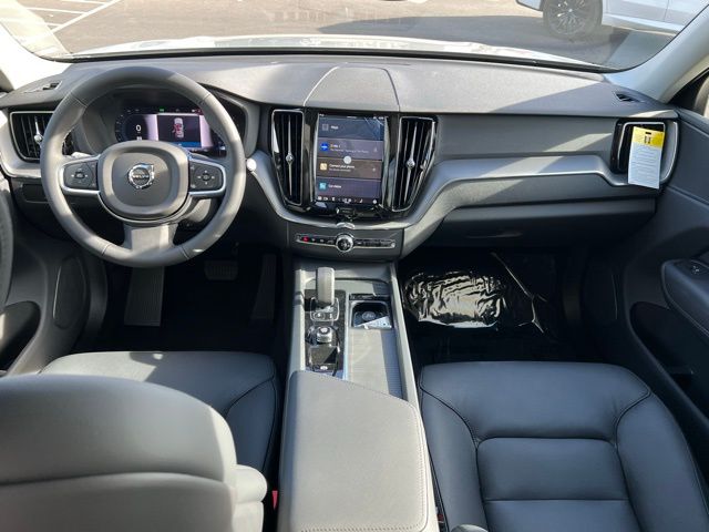 2025 Volvo XC60 B5 Core photo 14