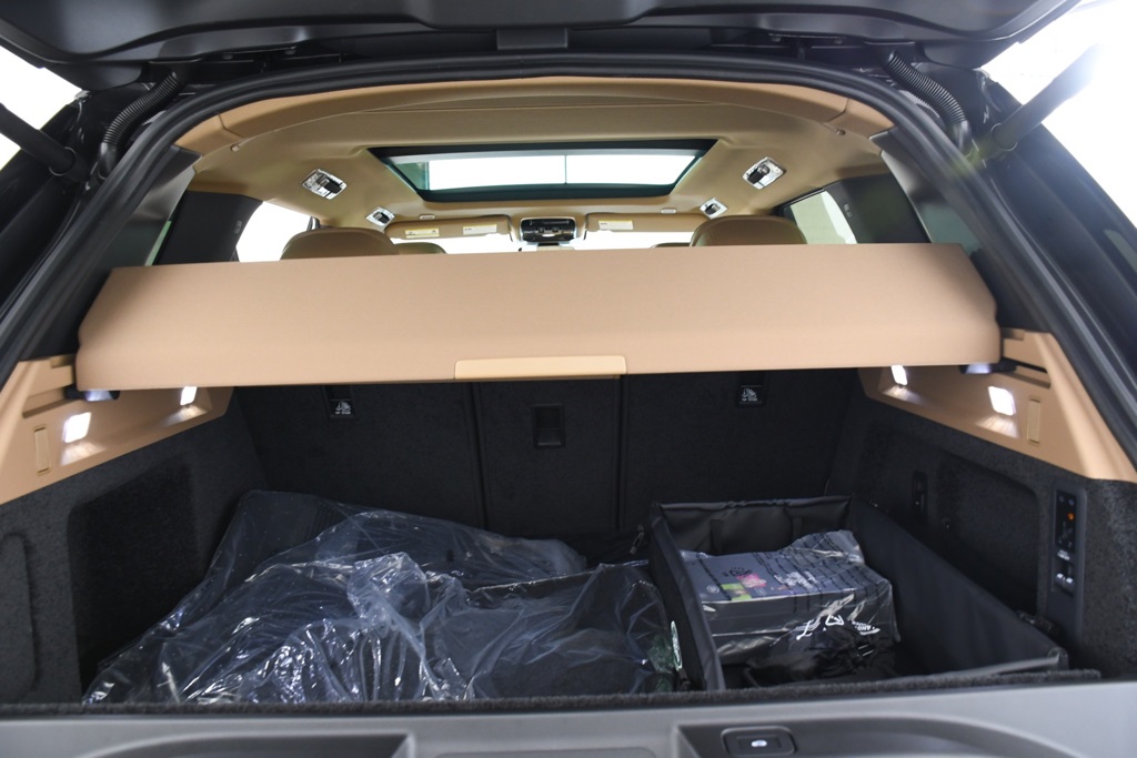 2025 Land Rover Range Rover SE photo 23