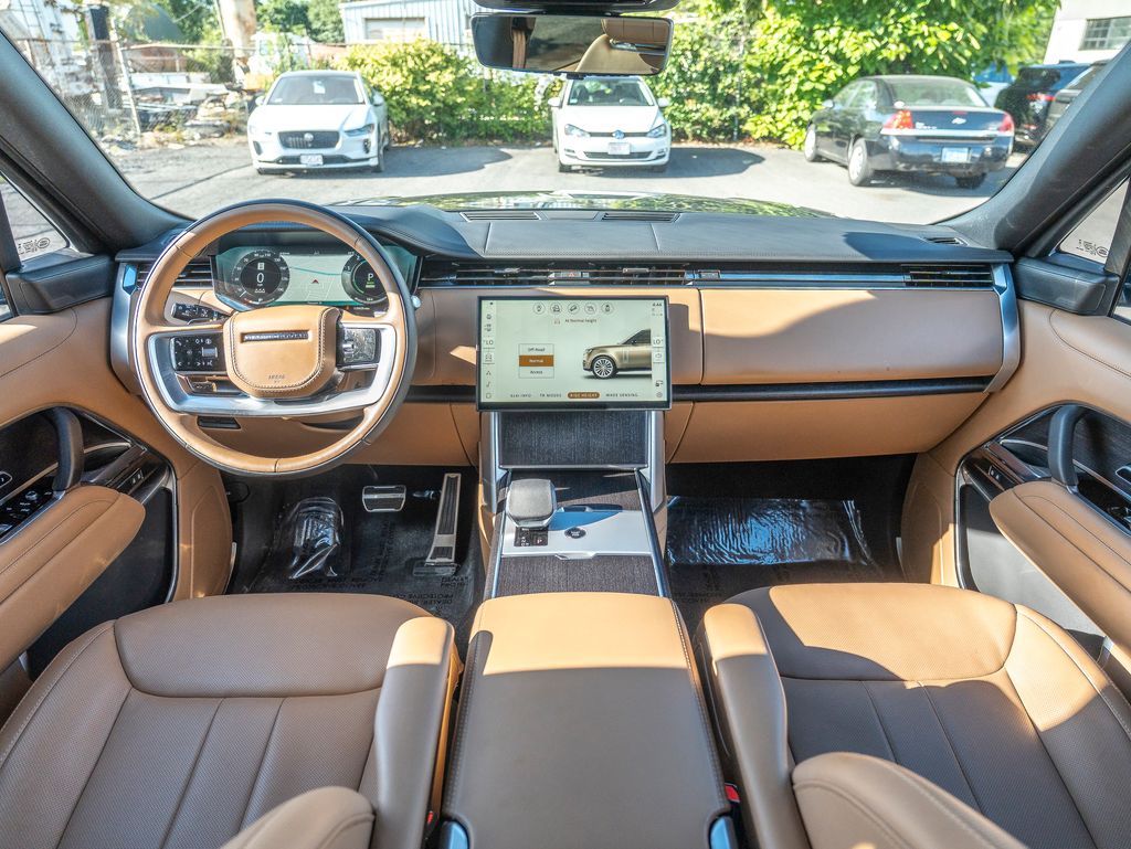 2025 Land Rover Range Rover SE photo 17