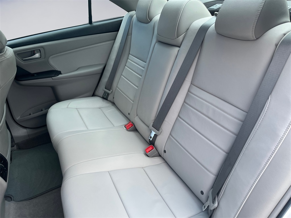 2017 Toyota Camry XLE photo 16