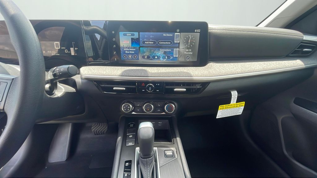 2025 Nissan Kicks SV photo 10