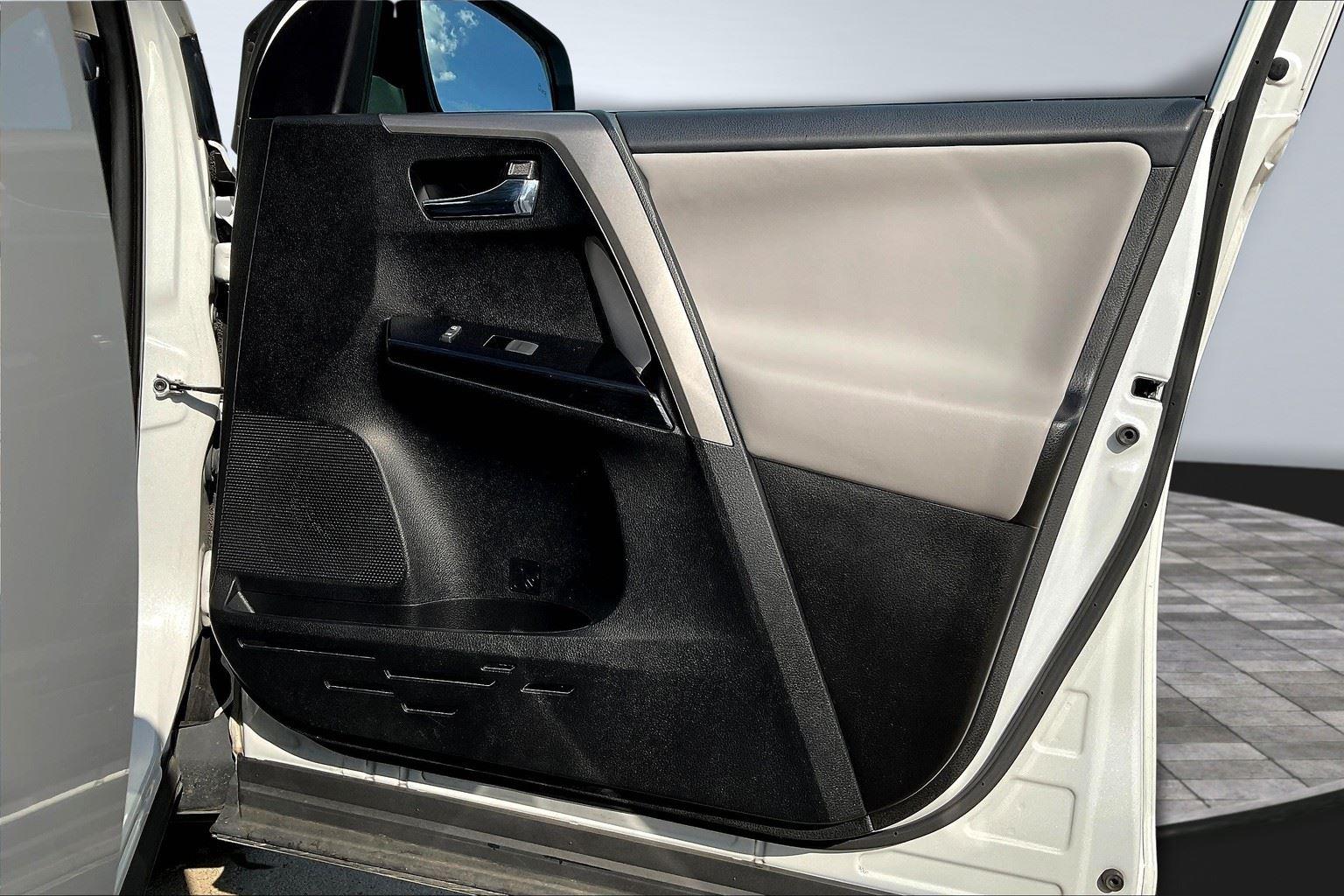 2017 Toyota RAV4 Limited photo 24