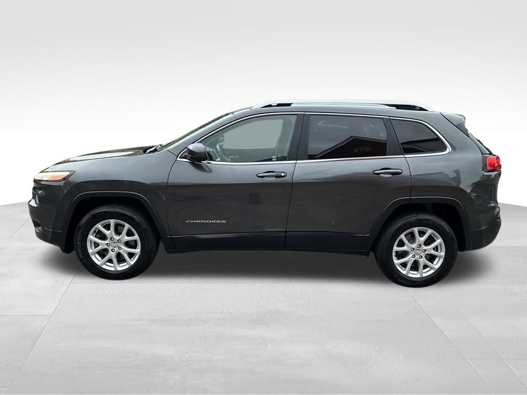 2016 Jeep Cherokee Latitude photo 2