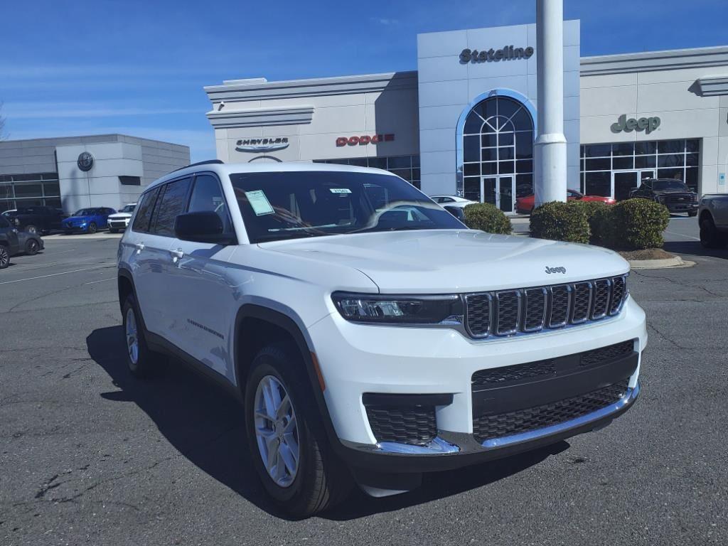 2025 Jeep Grand Cherokee Laredo photo 3