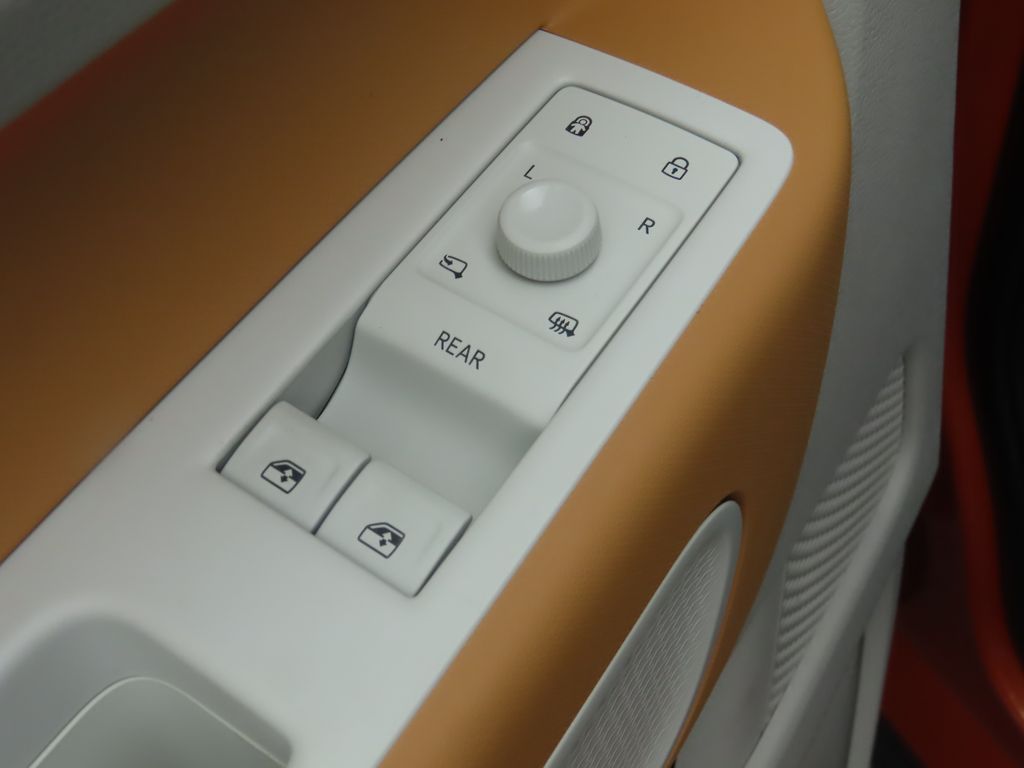 2025 Volkswagen ID. Buzz Pro Plus photo 23