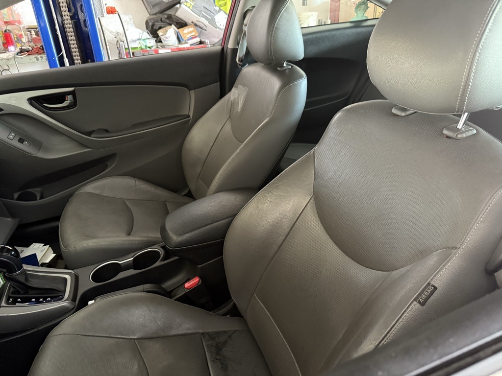 2014 Hyundai Elantra Base photo 2