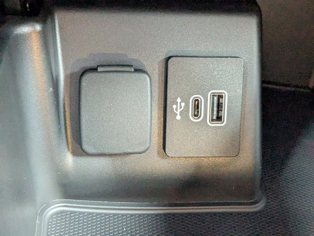 2025 Ford Explorer ST-Line photo 23