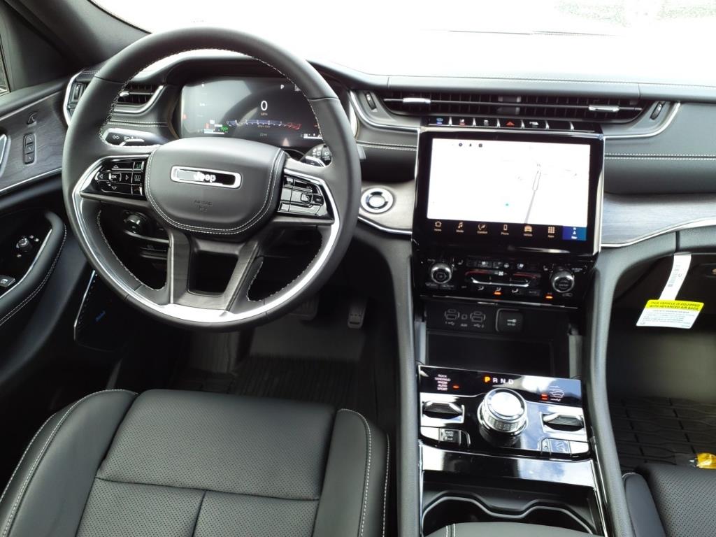 2024 Jeep Cherokee Overland 4xe photo 28