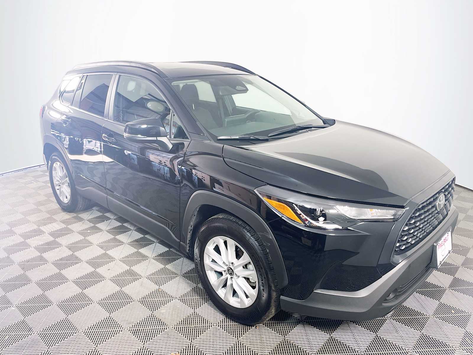 2023 Toyota Corolla Cross LE photo 3