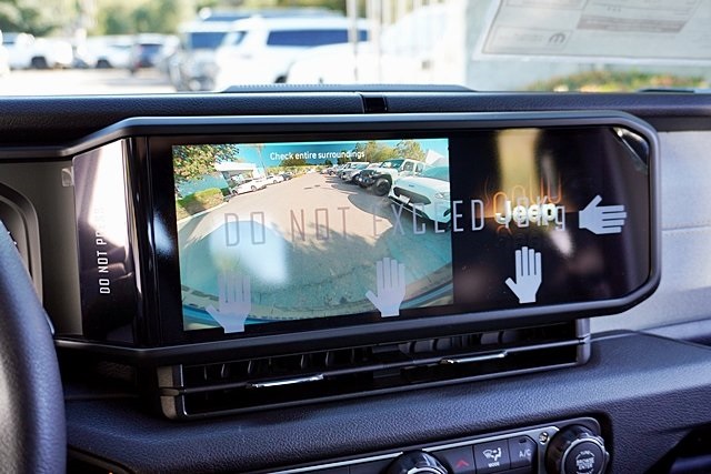 New 2026 Bright White Clear-Coat Exterior Paint Jeep Sport image 32