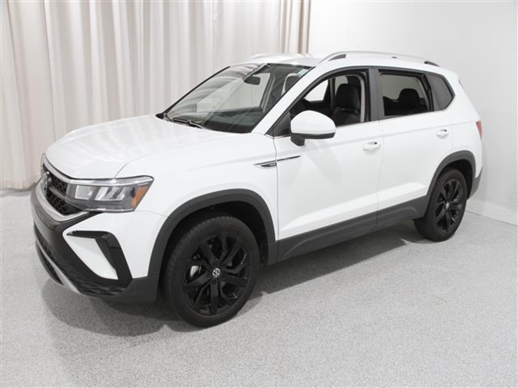 2023 Volkswagen Taos SE photo 3