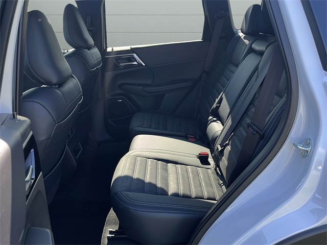 2025 Mitsubishi Outlander SE photo 23