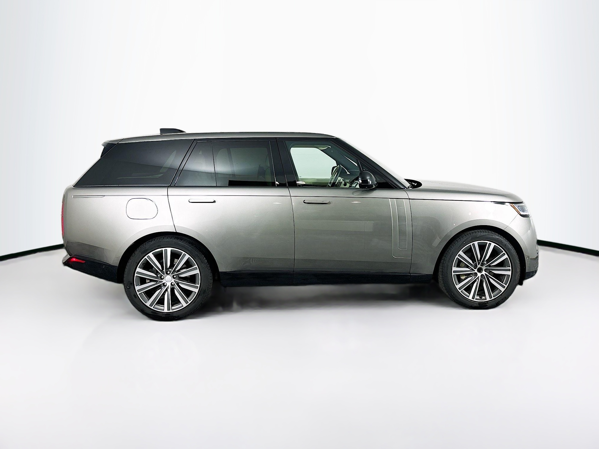 2023 Land Rover Range Rover SE photo 4