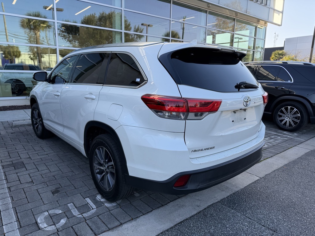 2017 Toyota Highlander XLE photo 3