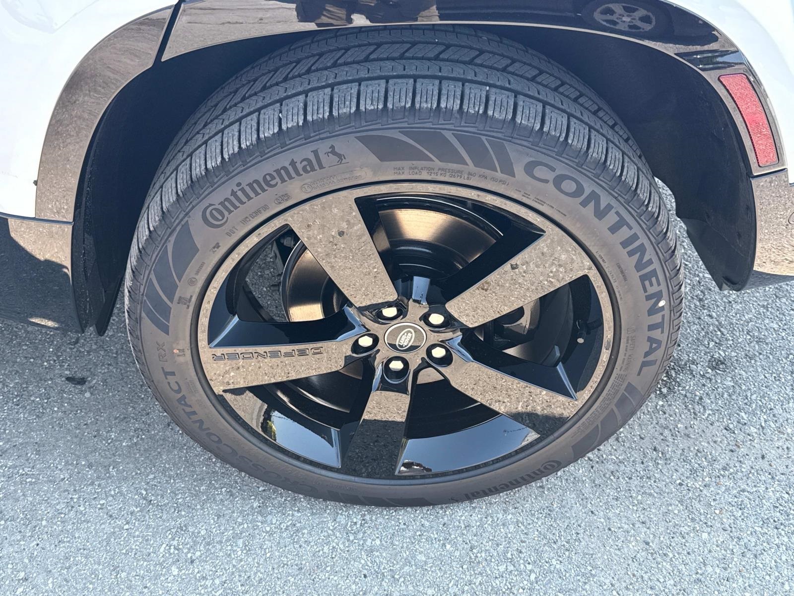 2025 Land Rover Defender 130 V8 photo 2