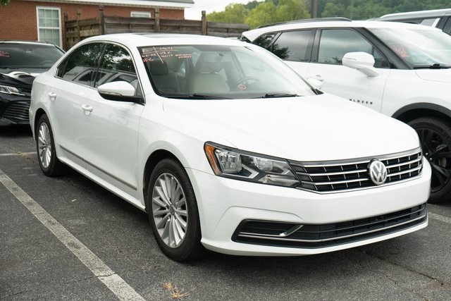 2017 Volkswagen Passat SE photo 3