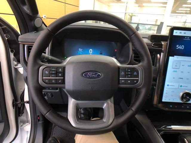 2025 Ford F-150 Lightning Lariat photo 14