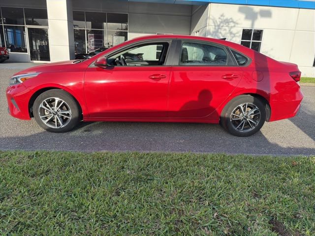 2023 Kia Forte LXS photo 3