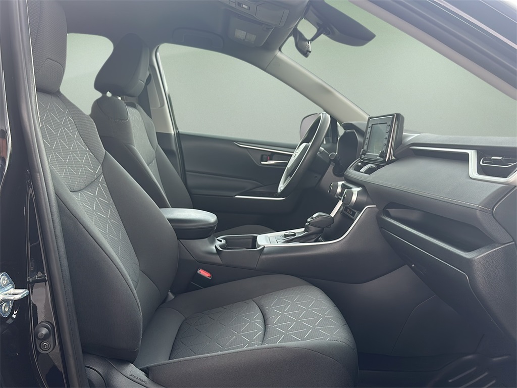 2021 Toyota RAV4 Hybrid XLE photo 19