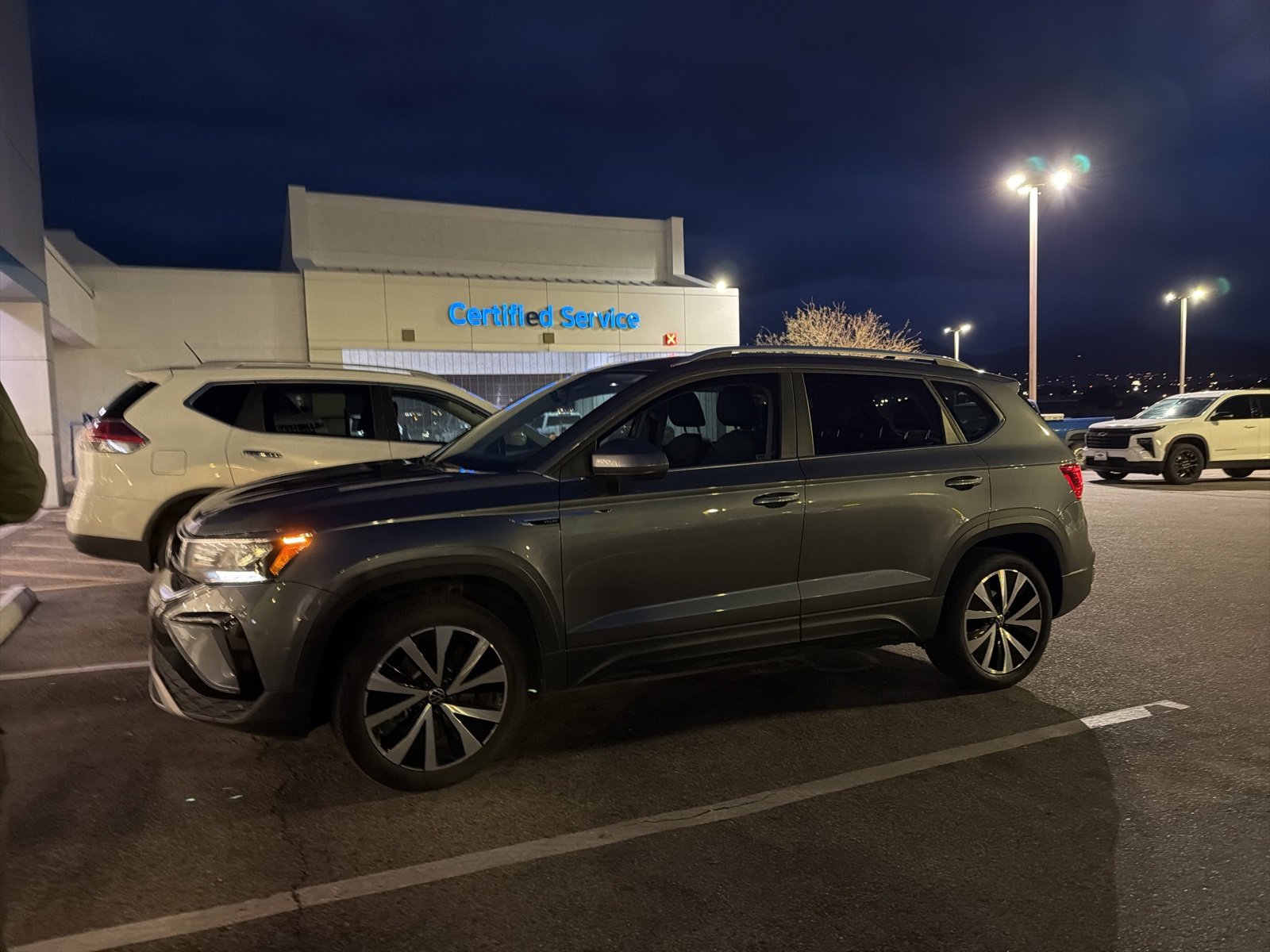 2022 Volkswagen Taos SE's photo