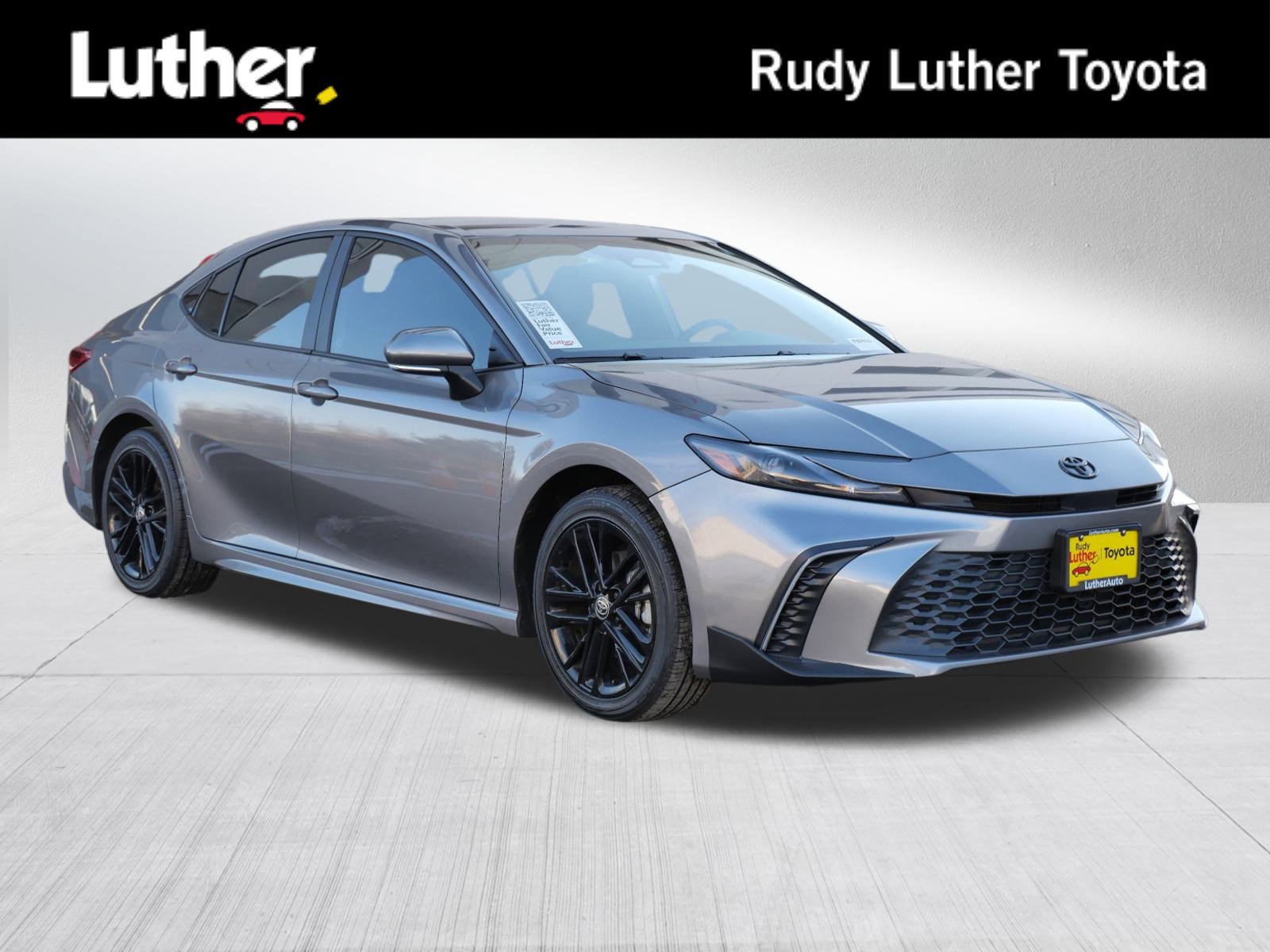 2025 Toyota Camry SE's photo