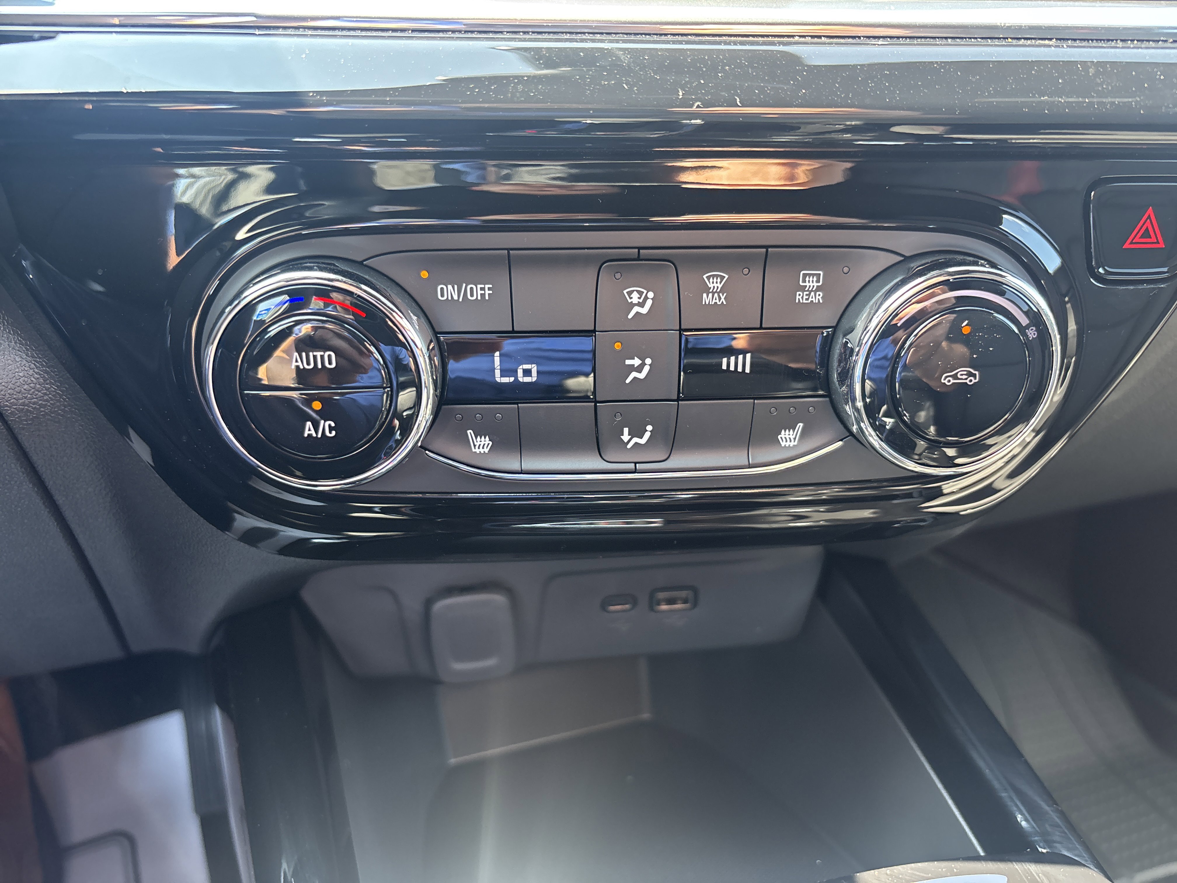 2025 Chevrolet Trax photo 4