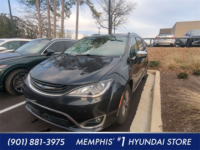 2019 Chrysler Pacifica Hybrid Limited's photo