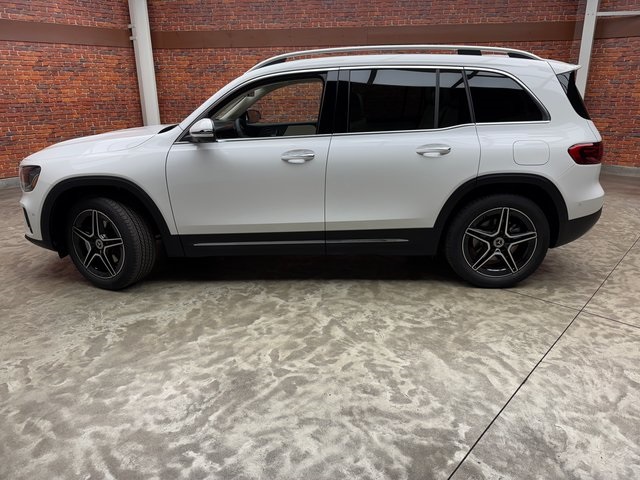 2026 Mercedes Benz GLB 250 4MATIC photo 2