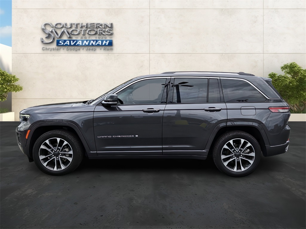 2023 Jeep Grand Cherokee Overland photo 2