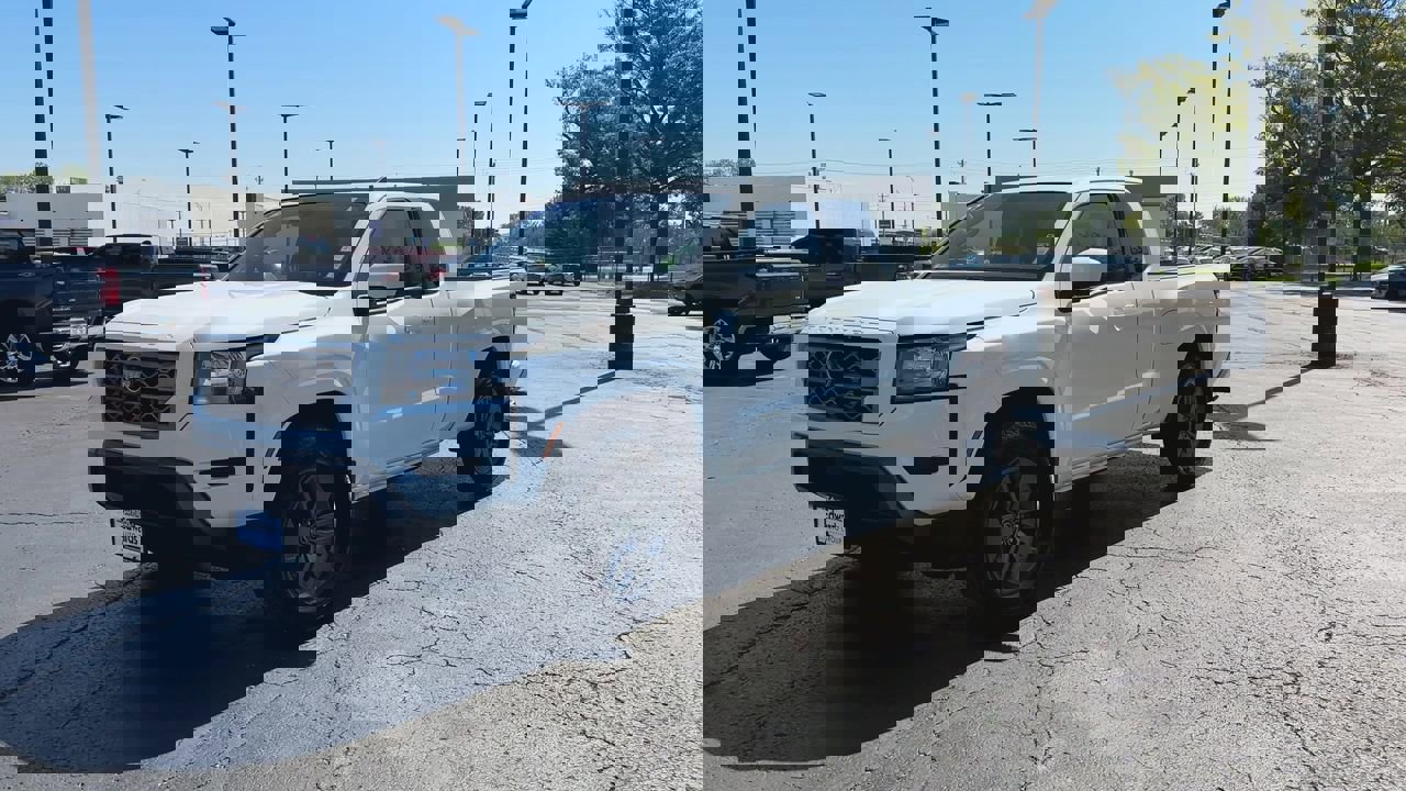 2022 Nissan Frontier SV photo 3