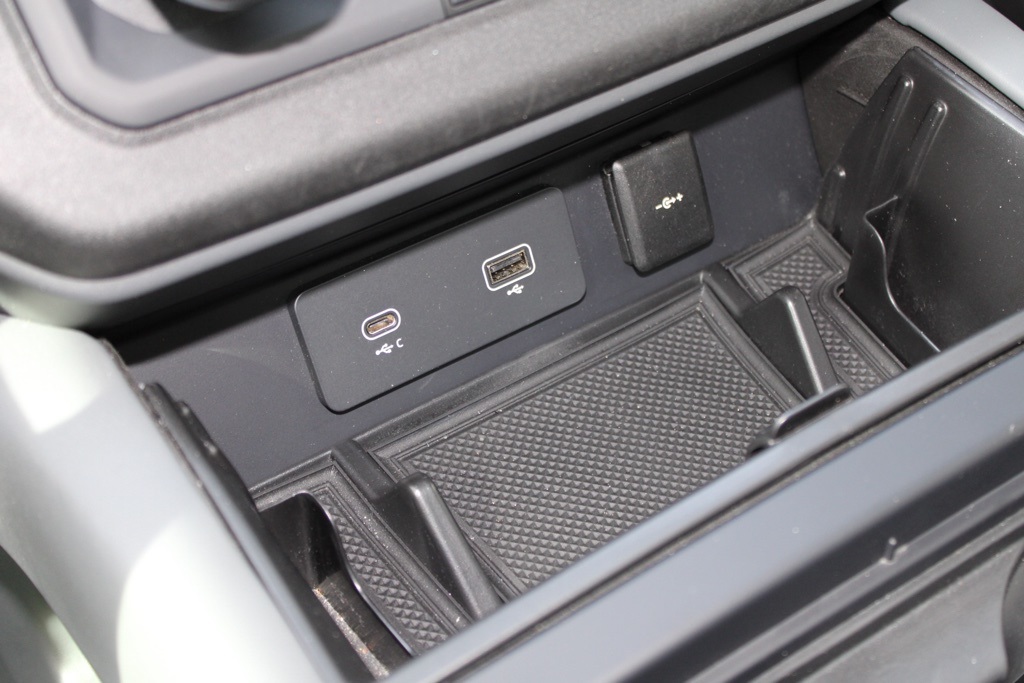 2023 Land Rover Defender 110 X-Dynamic SE photo 19