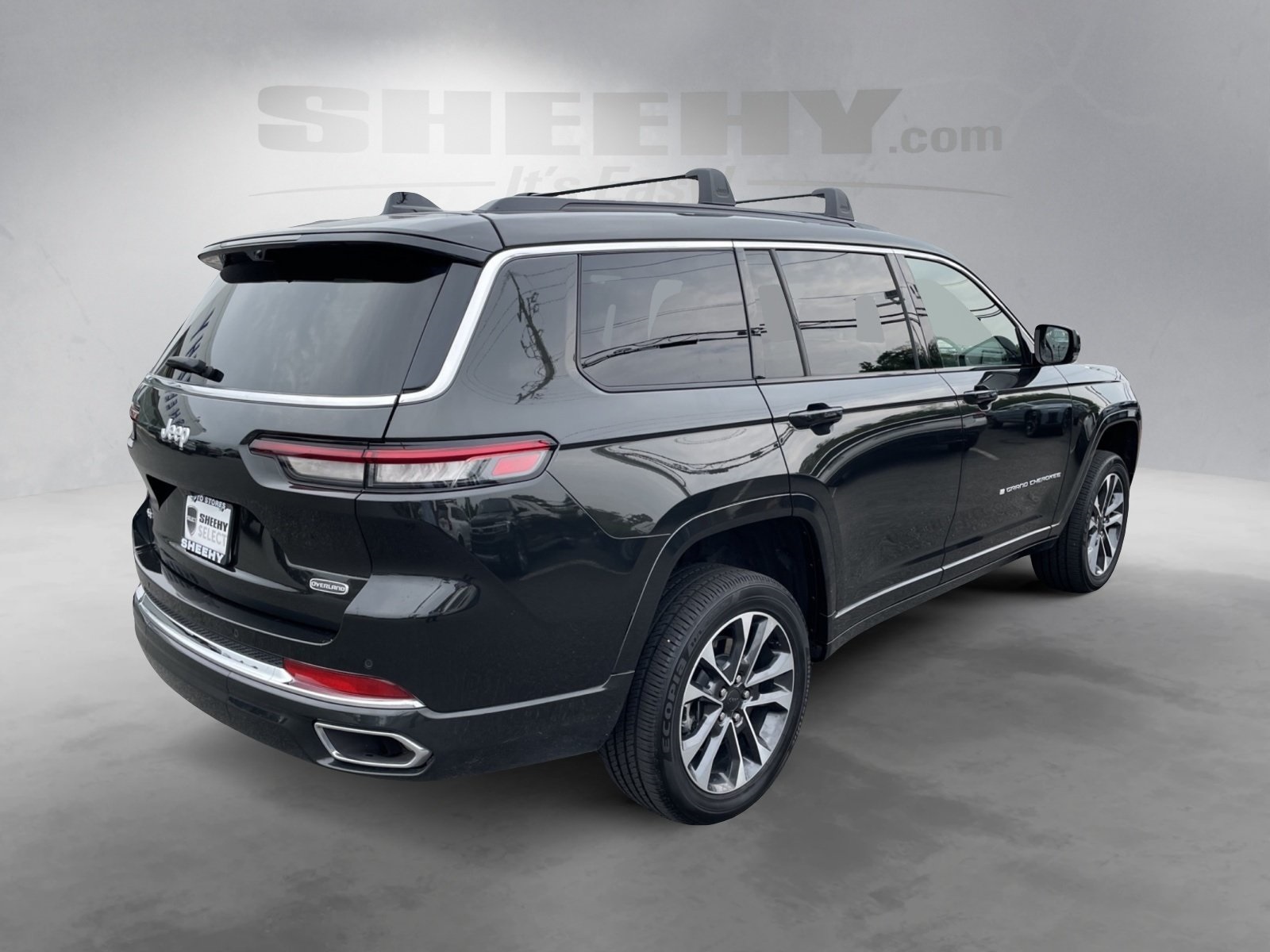 2024 Jeep Grand Cherokee Overland photo 3